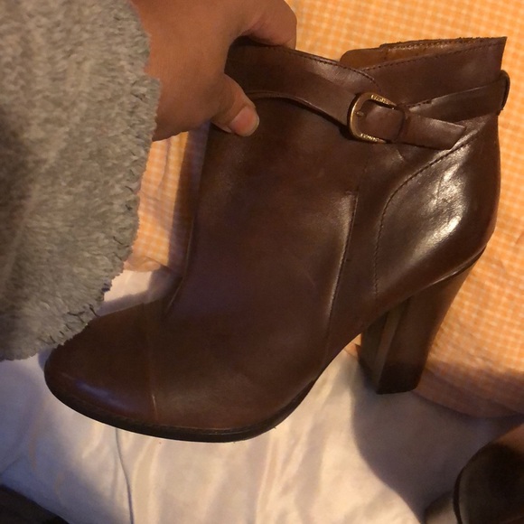 Brown 4 inch heel with gold buckle accent - Picture 4 of 4